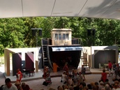 Hämeenlinnan kesäteatterissa esitys "Sellaista elämä on" Junnu Vainion elämästä