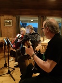 Illan varjoon himmeään (kuva Airi Niemelä)