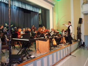 Ja polkka lähtee . . .